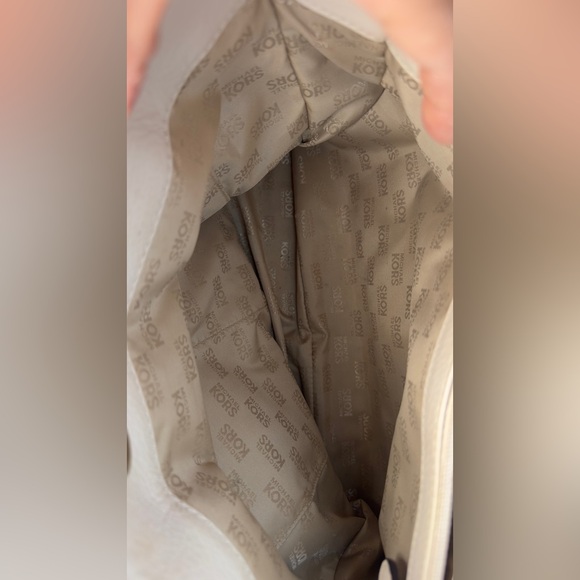 Michael Kors Hamilton Cream Shoulder Bag - Picture 13 of 13